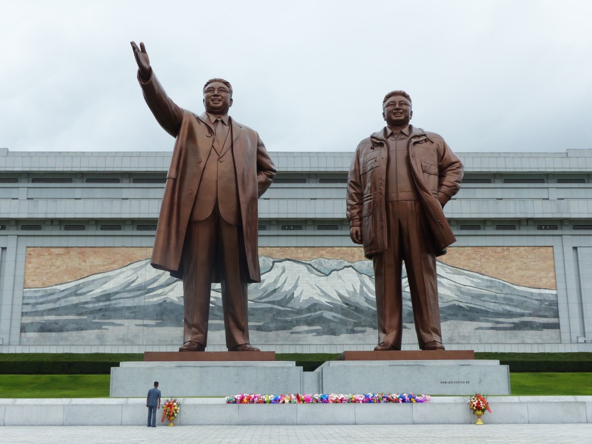 Gallery: statues of the Great Leaders - Travel with me